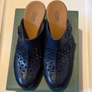 Clarks Bendables Women's Caraway Star Blue Leather Clogs 9